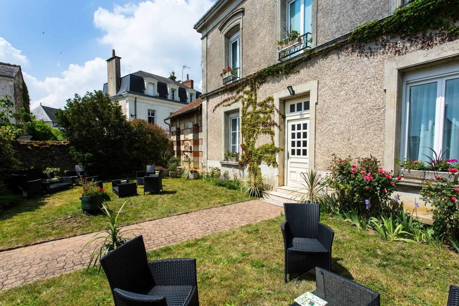 Logis Hotels Restaurant La Mere Hamard Semblancay Exterior photo