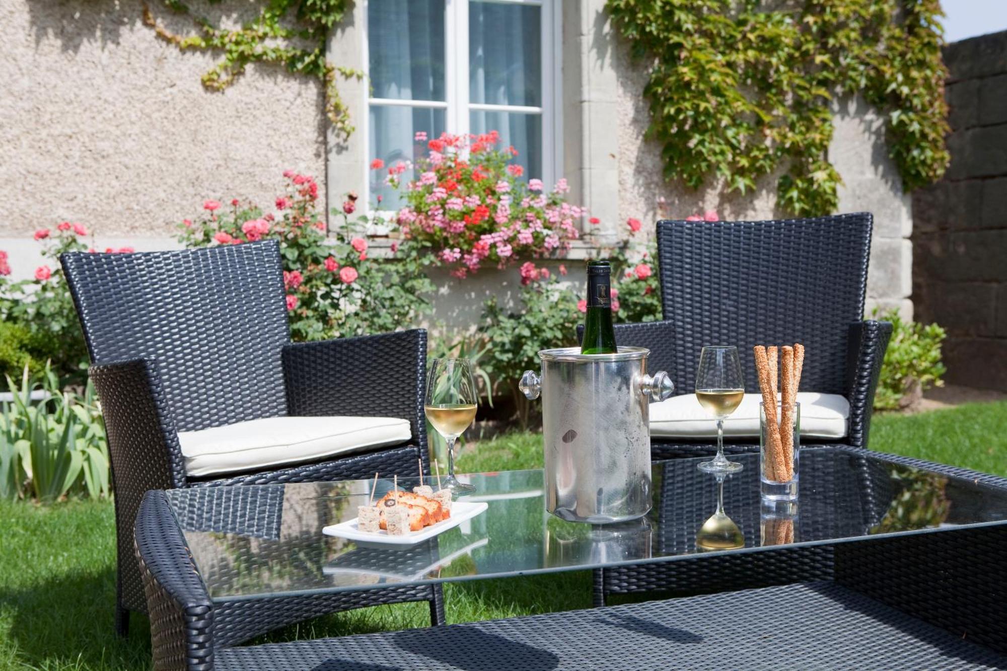 Logis Hotels Restaurant La Mere Hamard Semblancay Exterior photo