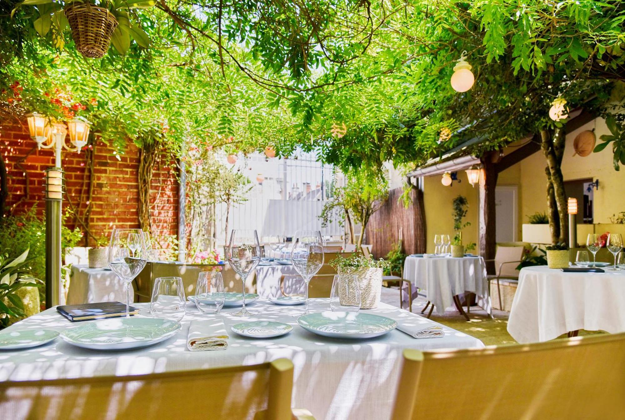 Logis Hotels Restaurant La Mere Hamard Semblancay Exterior photo